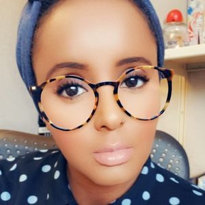 Meet your Posher, Muna